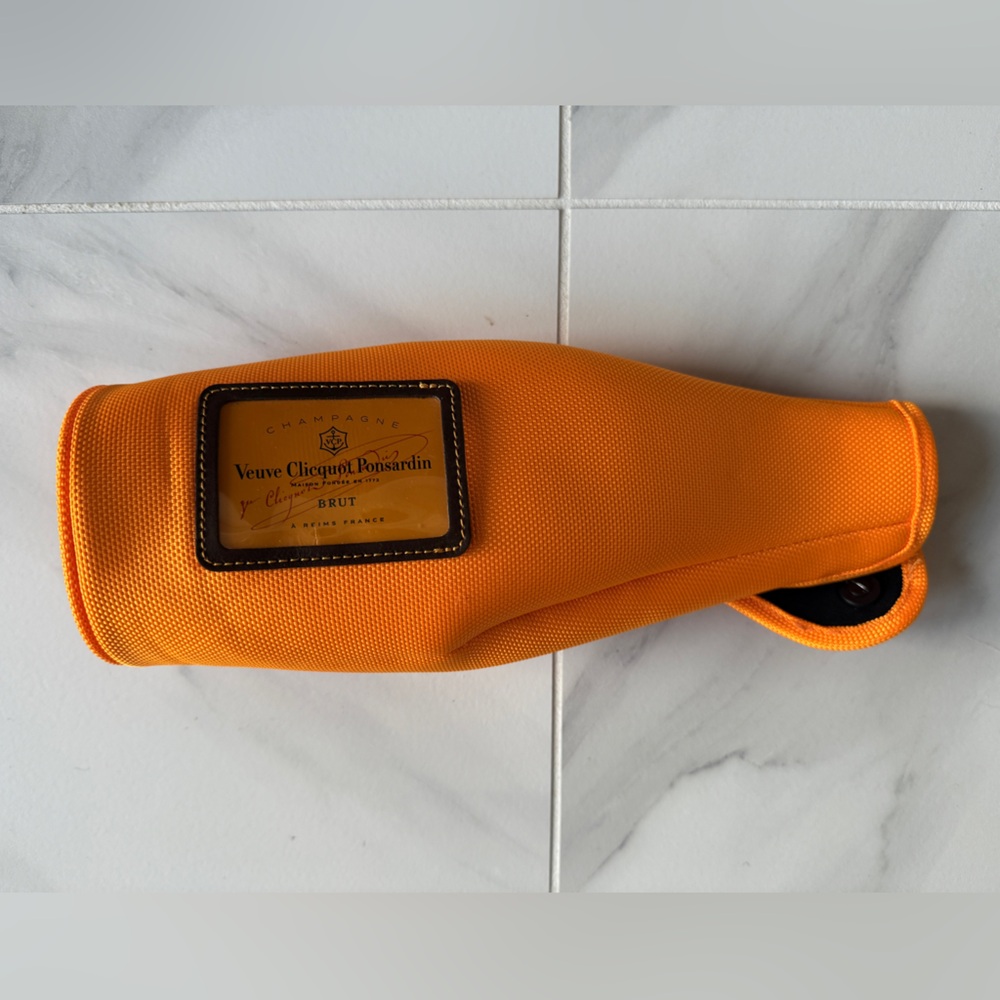 VEUVE CLICQUOT Champagne Bottle Zippered Travel Bag Ice Jacket Le Orange Sleeve
